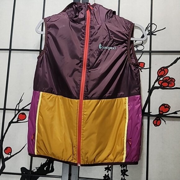 Cotopaxi Teca Calido Reversible Water Repellent Hooded Vest. - Picture 4 of 11